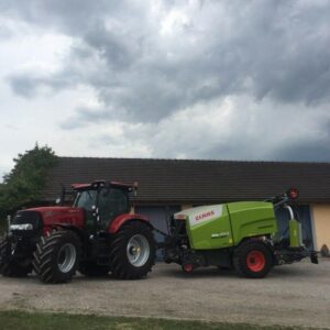 Rundballen Pressen und Wickeln