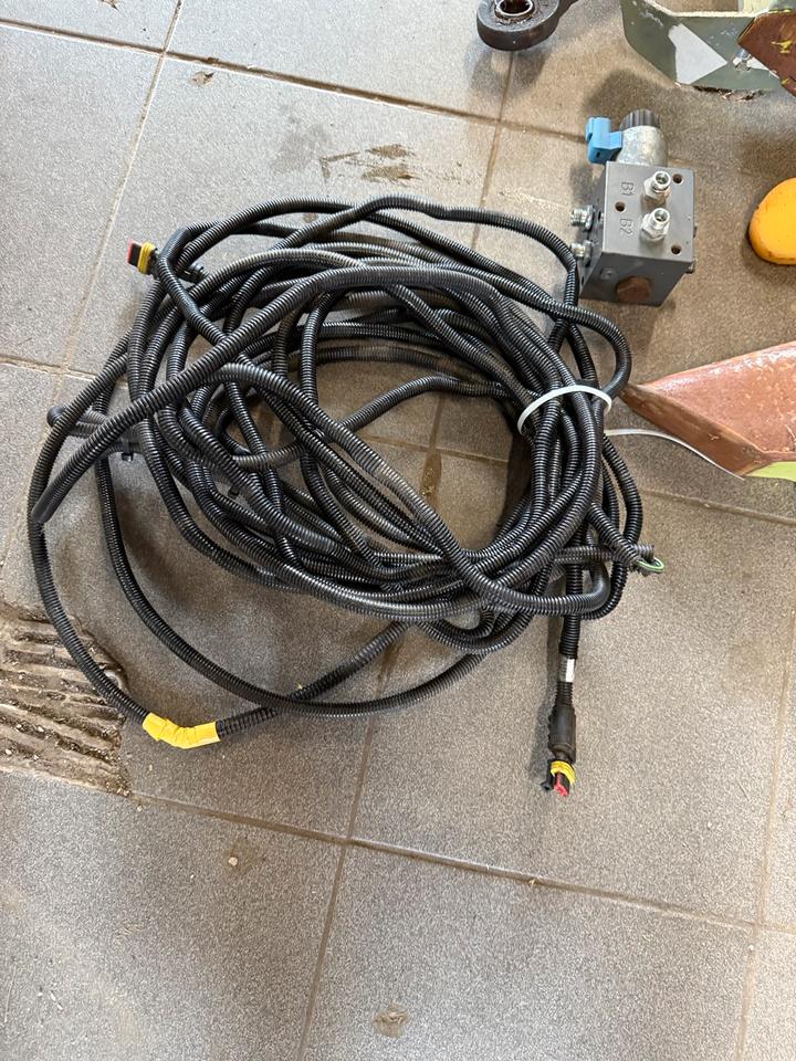 Claas Jaguar Orbis 750 Auto Contour Bodenführung Maisgebiss – Bild 3