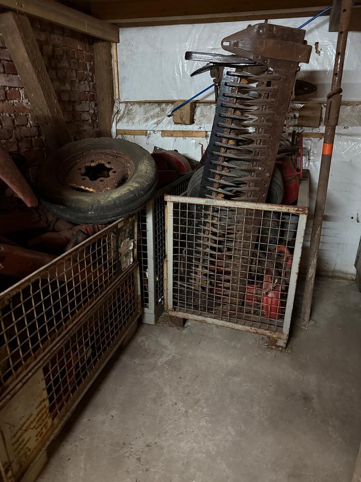 6x Gitterboxen voll mit Porsche Diesel Traktor Ersatzteilen – Bild 2