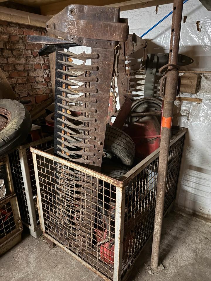 6x Gitterboxen voll mit Porsche Diesel Traktor Ersatzteilen – Bild 7