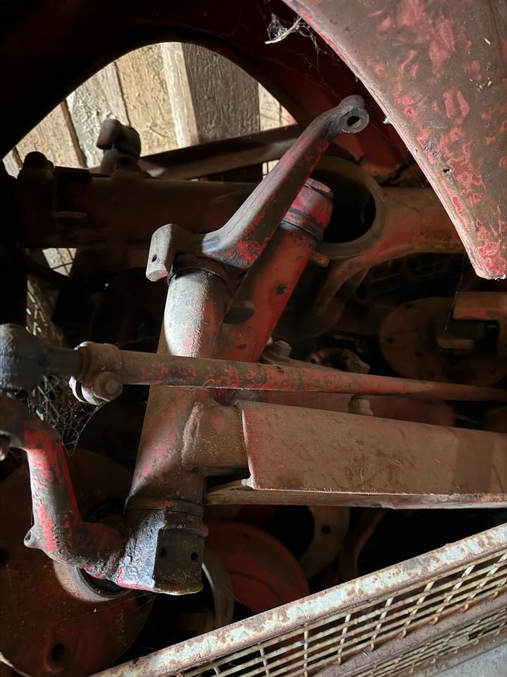 6x Gitterboxen voll mit Porsche Diesel Traktor Ersatzteilen – Bild 11