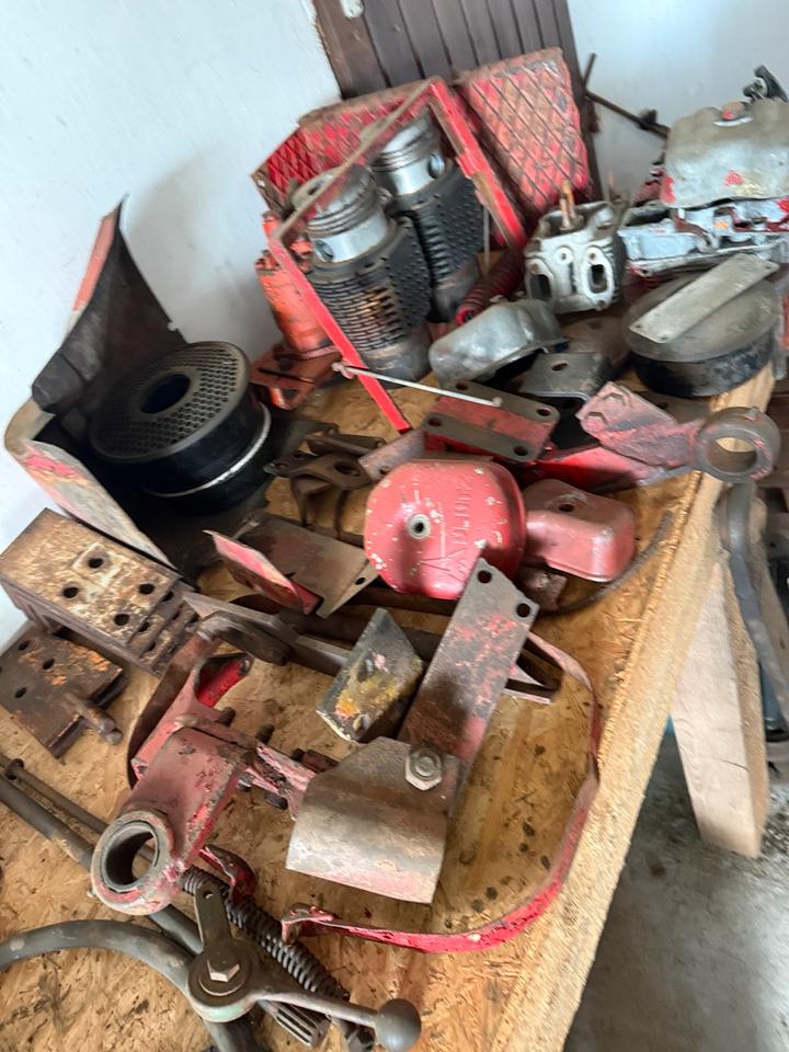 6x Gitterboxen voll mit Porsche Diesel Traktor Ersatzteilen – Bild 14