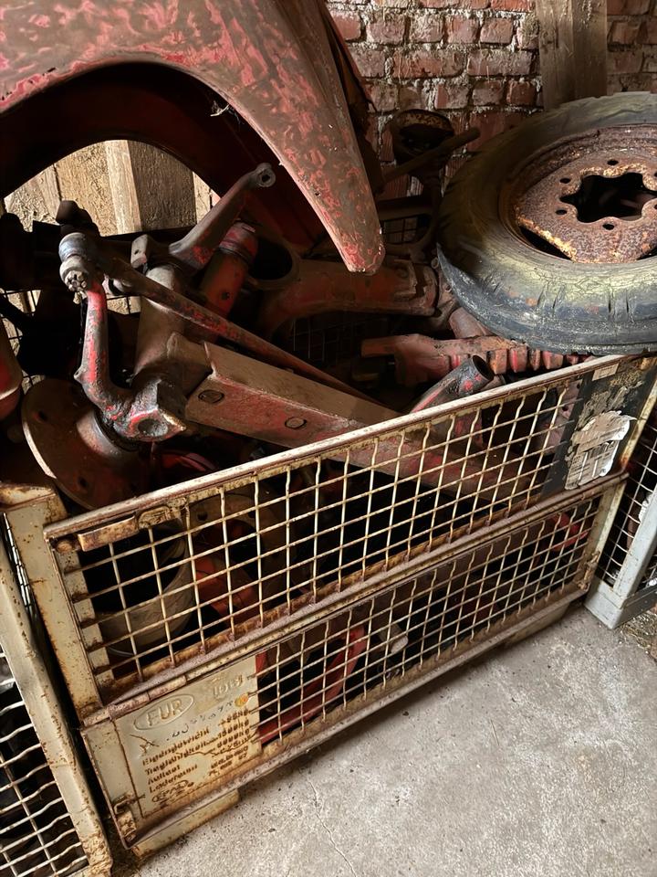 6x Gitterboxen voll mit Porsche Diesel Traktor Ersatzteilen – Bild 5