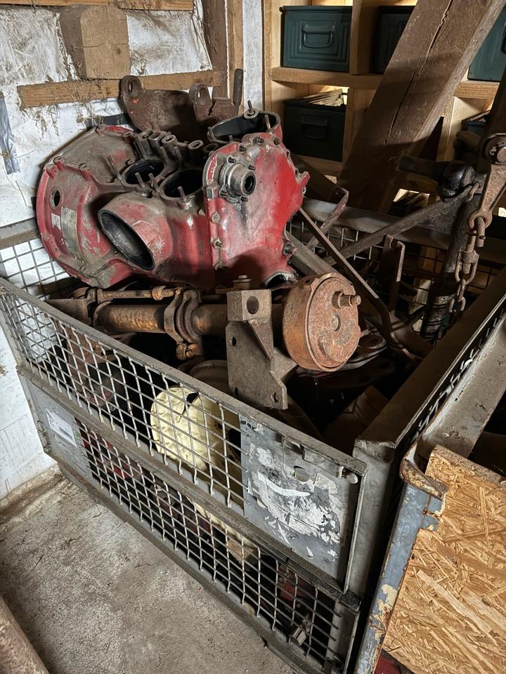 6x Gitterboxen voll mit Porsche Diesel Traktor Ersatzteilen – Bild 8