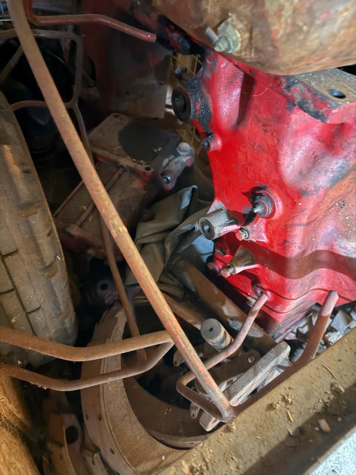 6x Gitterboxen voll mit Porsche Diesel Traktor Ersatzteilen – Bild 10